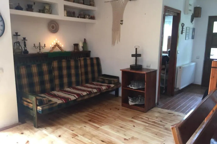 Room 2 of 9