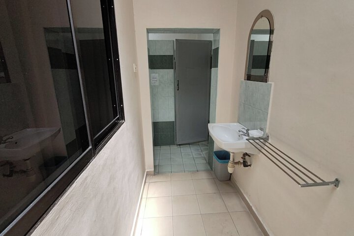 Room 12 of 68