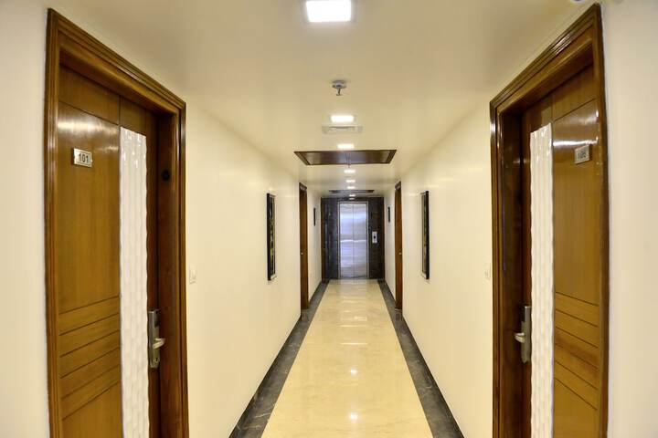 Ballroom/Hall 107 of 123