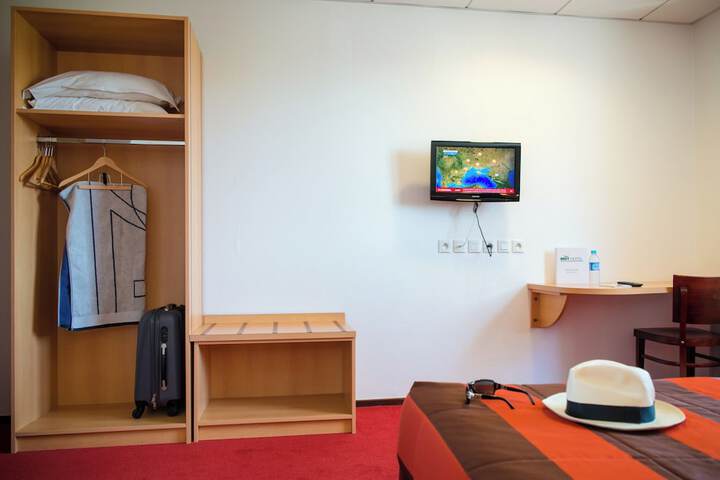 Room 22 of 40