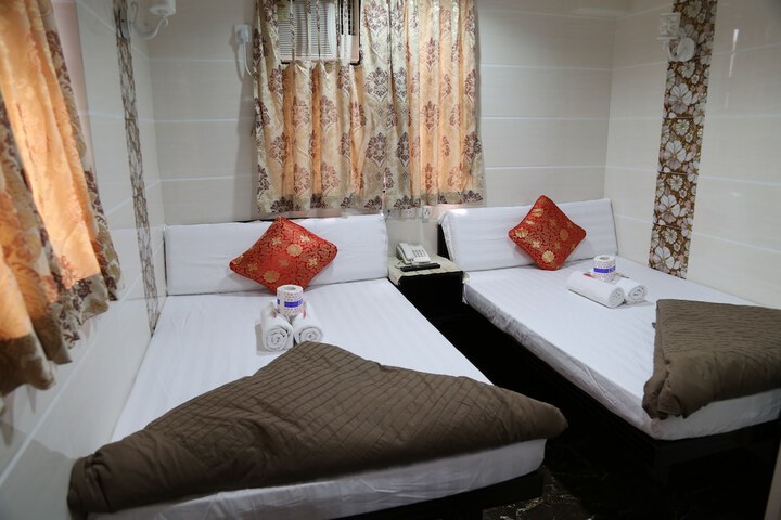 Room 3 of 32