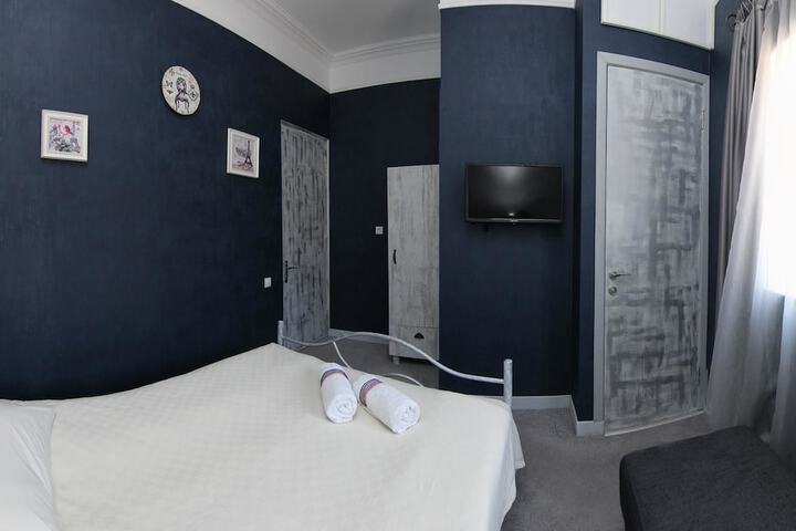 Room 13 of 96