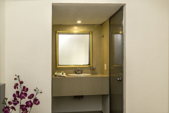 Room 28 of 45