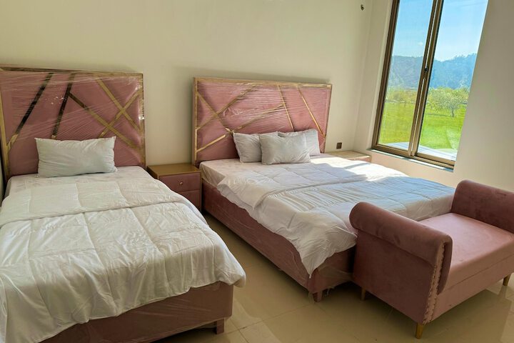 Room 5 of 32