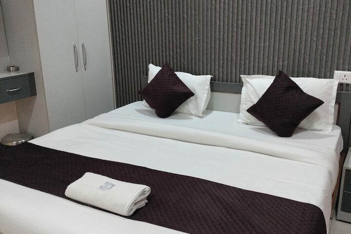 Room 5 of 7