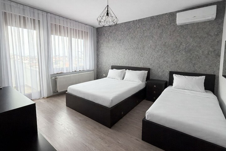 Room 12 of 38