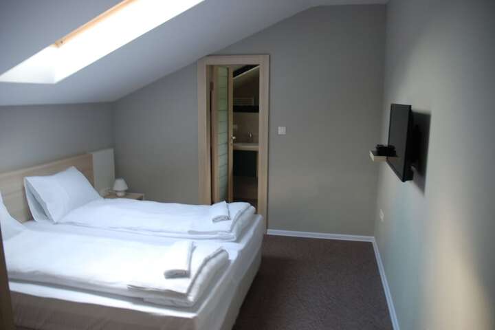 Room 6 of 39