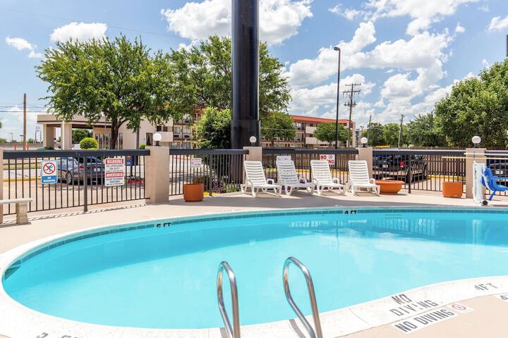 Pool 22 of 33