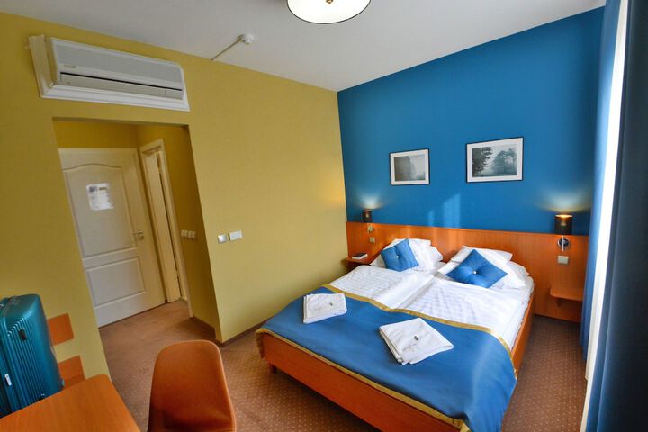 Room 14 of 40