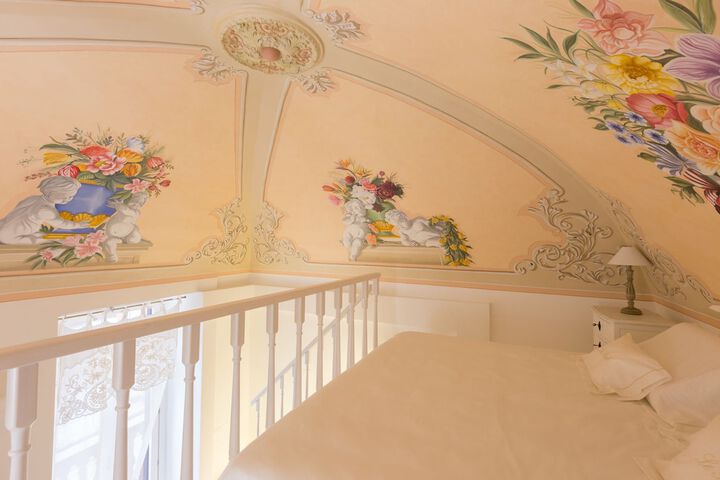 Room 6 of 30