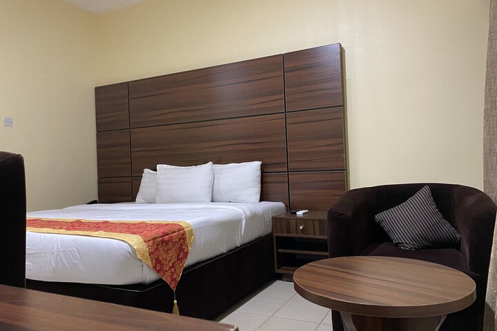 Room 18 of 39