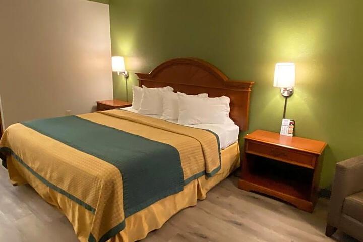 Room 14 of 25