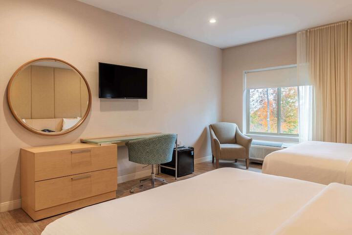 2 Queen Beds (6 of 22)