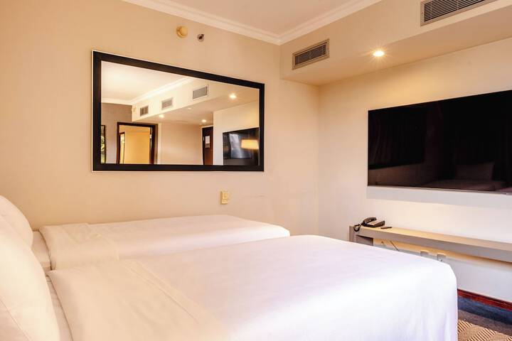 Room 62 of 240