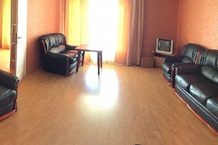 Room 6 of 93