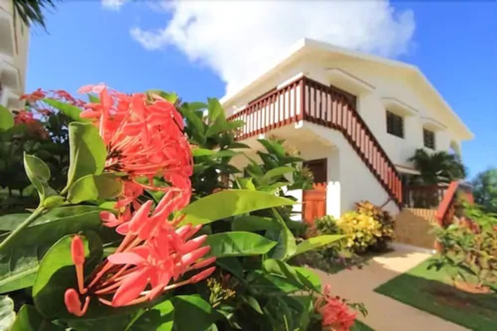 Hotel Exterior 37 of 41