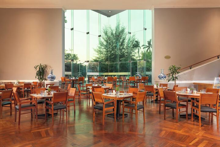 Dining 42 of 112