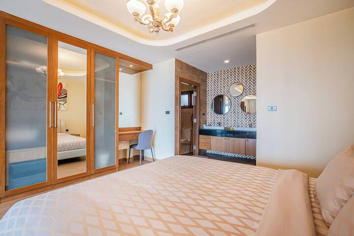 Room 27 of 138