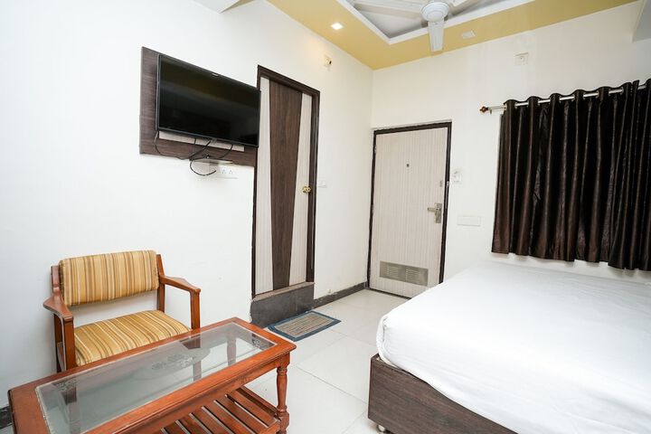 Room 9 of 33