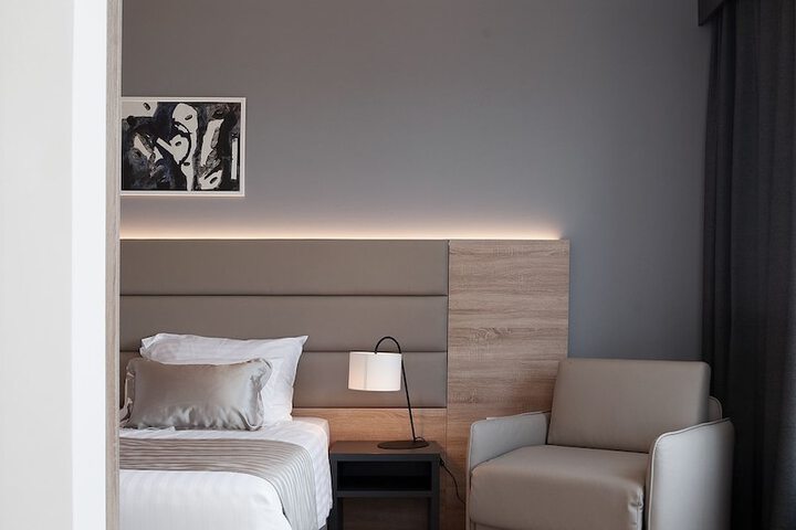 Room 3 of 27