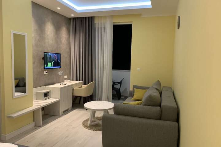Room 22 of 49