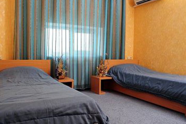 Room 12 of 38