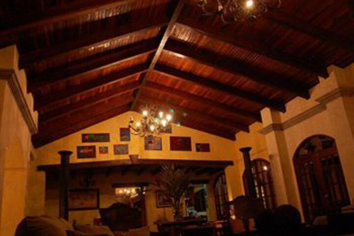 Lounge 17 of 25