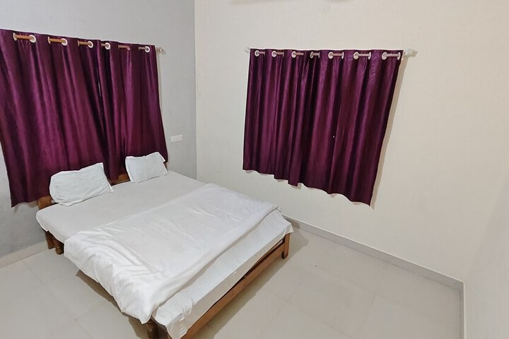 Room 8 of 16