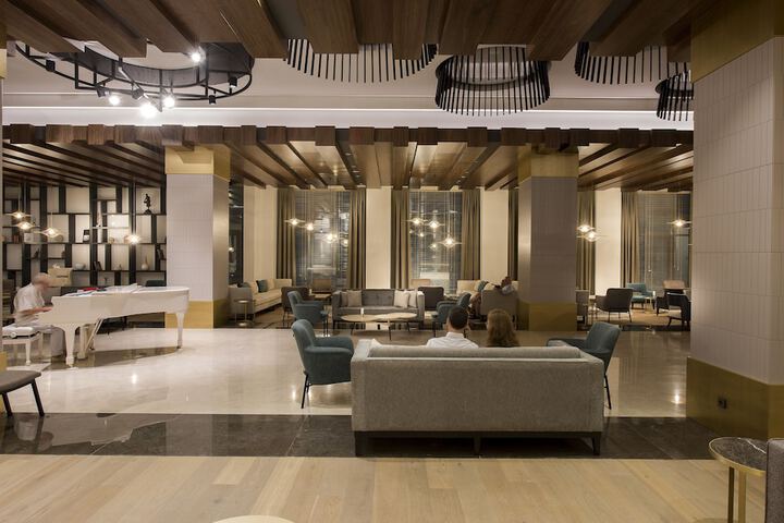Entrance & Lobby