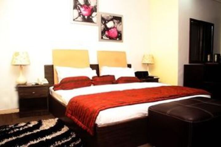 Room 3 of 9