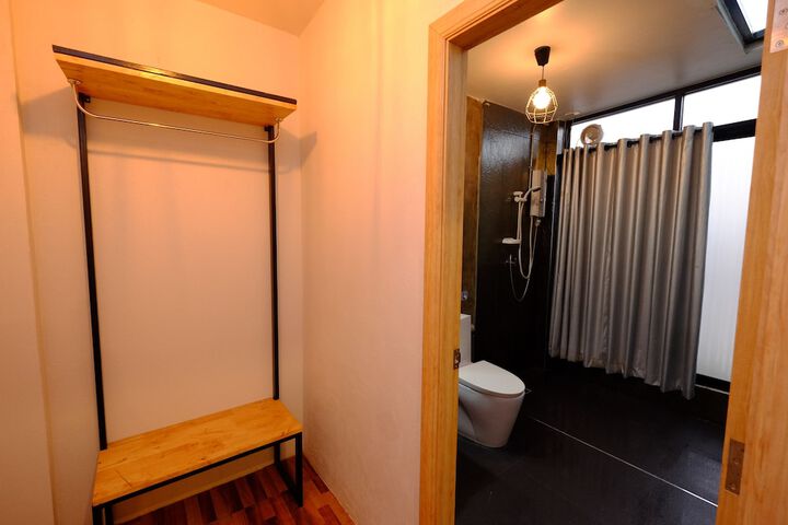Room 15 of 28