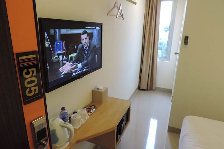 Room 16 of 28