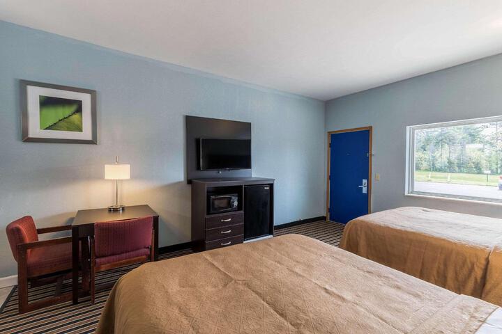 2 Queen Beds Accessible (3 of 9)