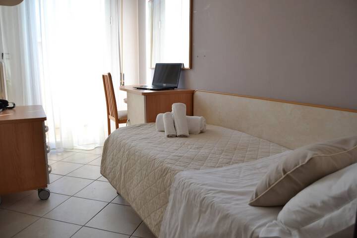 Room 16 of 52