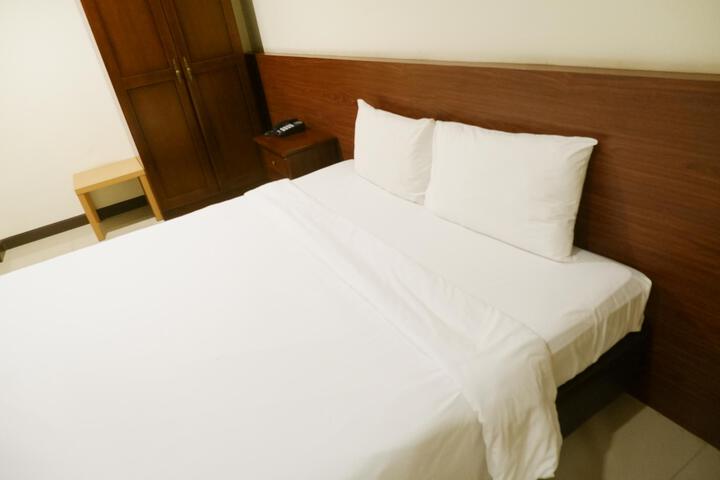 Room 33 of 67