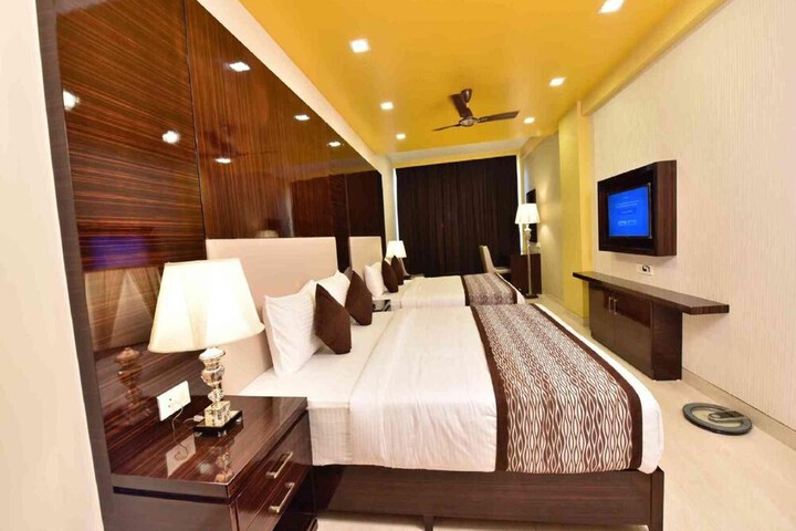 Room 12 of 53