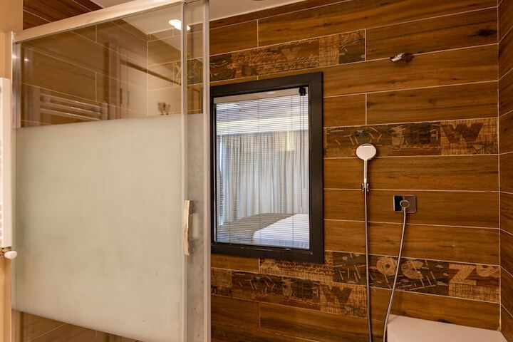 Room 25 of 43