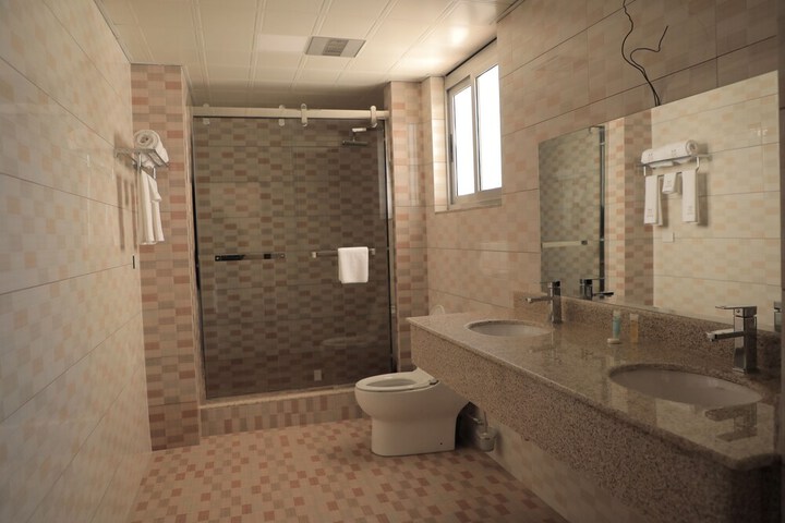 Room 10 of 13