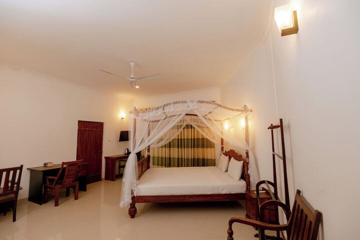 Room 6 of 42