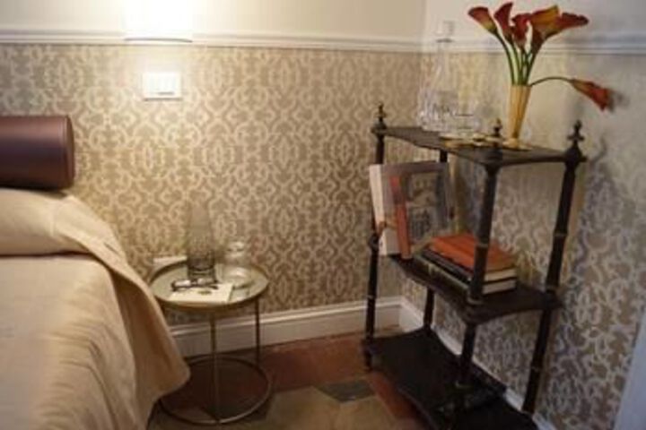 Room 8 of 25
