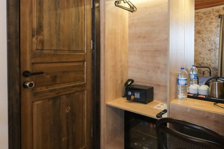 Room 19 of 80