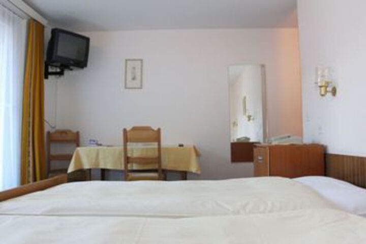 Room 11 of 53