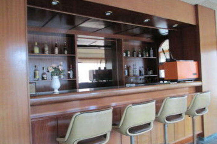 Lounge 6 of 10