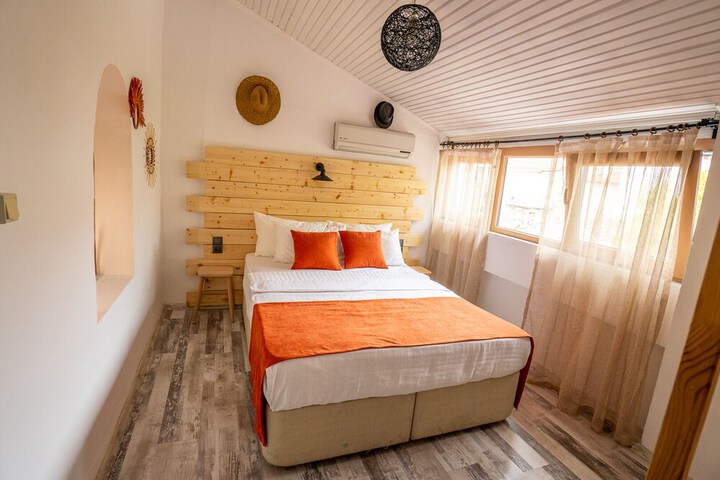 Room 4 of 47