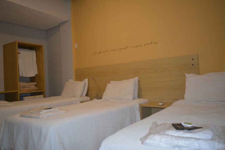 Room 10 of 33