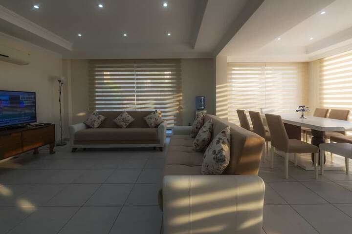Room 6 of 8