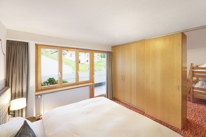 Room 10 of 83