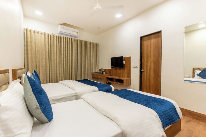 Room 10 of 34