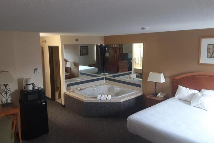 1 King Bed (4 of 7)