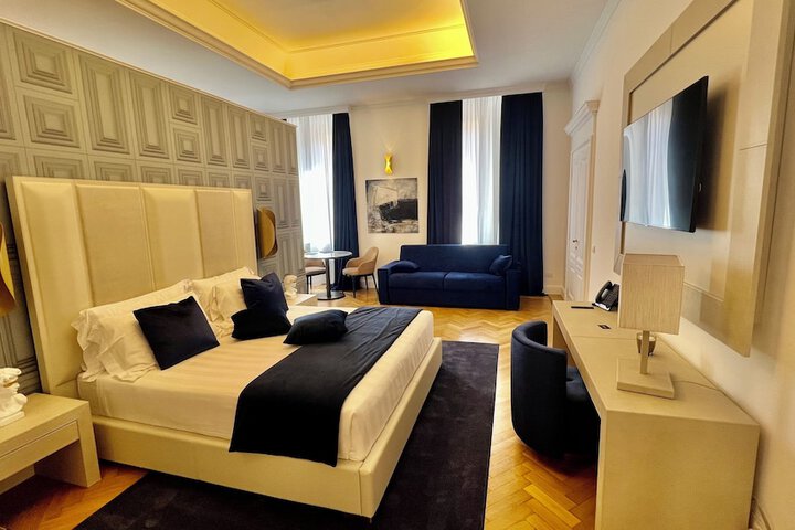 Room 42 of 59